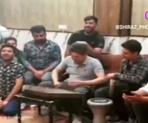 آواز دورهمی؛ بند 40 دختر یه عالمه مرد سیبیل کلفت داره که ظاهر خشن ولی صدای فشن دارن