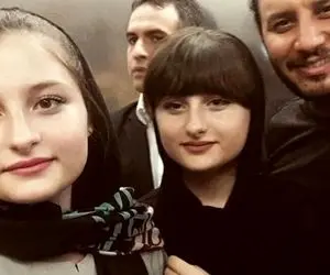 خوشگذرانی های سارا و نیکا در سوئد ؛ برف بازی سارا و نیکا + ویدیو