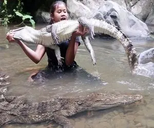 کباب تمساح؛ گشنه هایی که به تمساح رحم نکردن آب جوش ریختن روش پوستشو کندن شکم پرش کردن