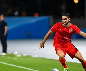 اتهام کم کاری به علی کریمی از سوی هواداران پرسپولیس