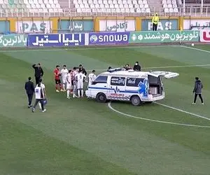 مصدومیت شدید بازیکن تراکتور در بازی با هوادار