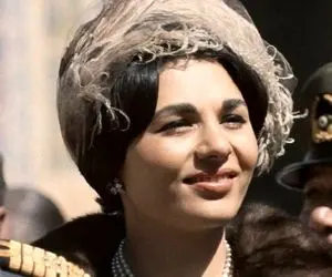 سفر به ایام قدیم سال 1353؛ نگاه پر تملک فرح دیبا با عصبانیت به محمدرضا پهلوی متکبر