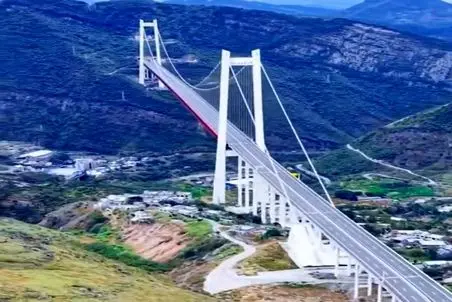 معماری خلاقانه؛ باید قبل رفتن تو این تونل کوهی اشهد خوند ته نداره حتی یه کورسوی نور