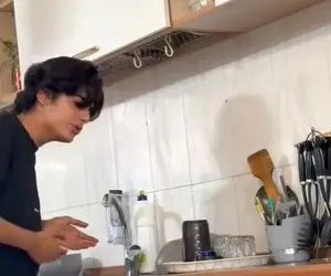 آواز شاد؛ دهه نودیه آهنگ هزار و یک شبو خوند از خواننده دو لول بهتر میکروفونش سلاح سرد