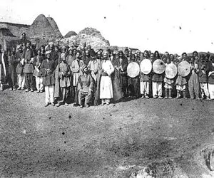 سفر به دوره قاجار؛ همزاد مصفا تو دوره قاجار درویش بود با دف نوازی ذکر میگفت