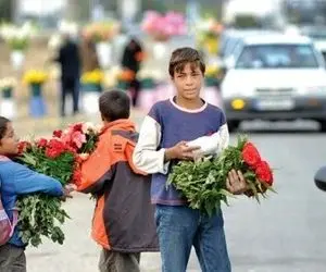 آواز جیگرسوز؛ بچه های کار تو دل جمعیت وسط بازار با چه ادا و اطواری دل ملت رو خون کردن