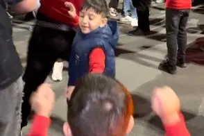 آواز شاد؛ 3 قلوهای پر شر و شیطون چه رقصی تو دل جمعیت کردن فقط نگاه و رقص بقییه