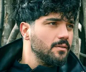 دابسمش جذاب سینا مهراد با تیپ خفن در ماشین لاکچری اش 