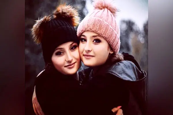 Sara Va Nica Forghani