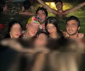 آموزش شنا توسط مادر بزرگ 85 ساله به دختر و پسرهای جوان+ویدیو