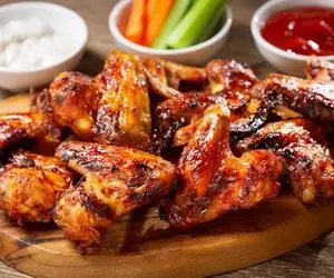 طرز تهیه بال سوخاری با روشی خاص و جذاااب؛ از هر ده تا رستوران یکیش هم انقدر خفن نیست!