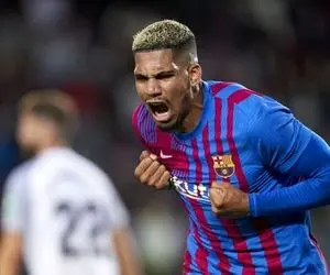 بارسا در یک قدمی تمدید قرارداد با مدافع اروگوئه‌ای