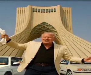 آواز هزل‌آمیز؛ ترامپ پلوخوریاشو تن زده ماشین فقط سمند سورن میخونه ایلان ماسکو پشت 405