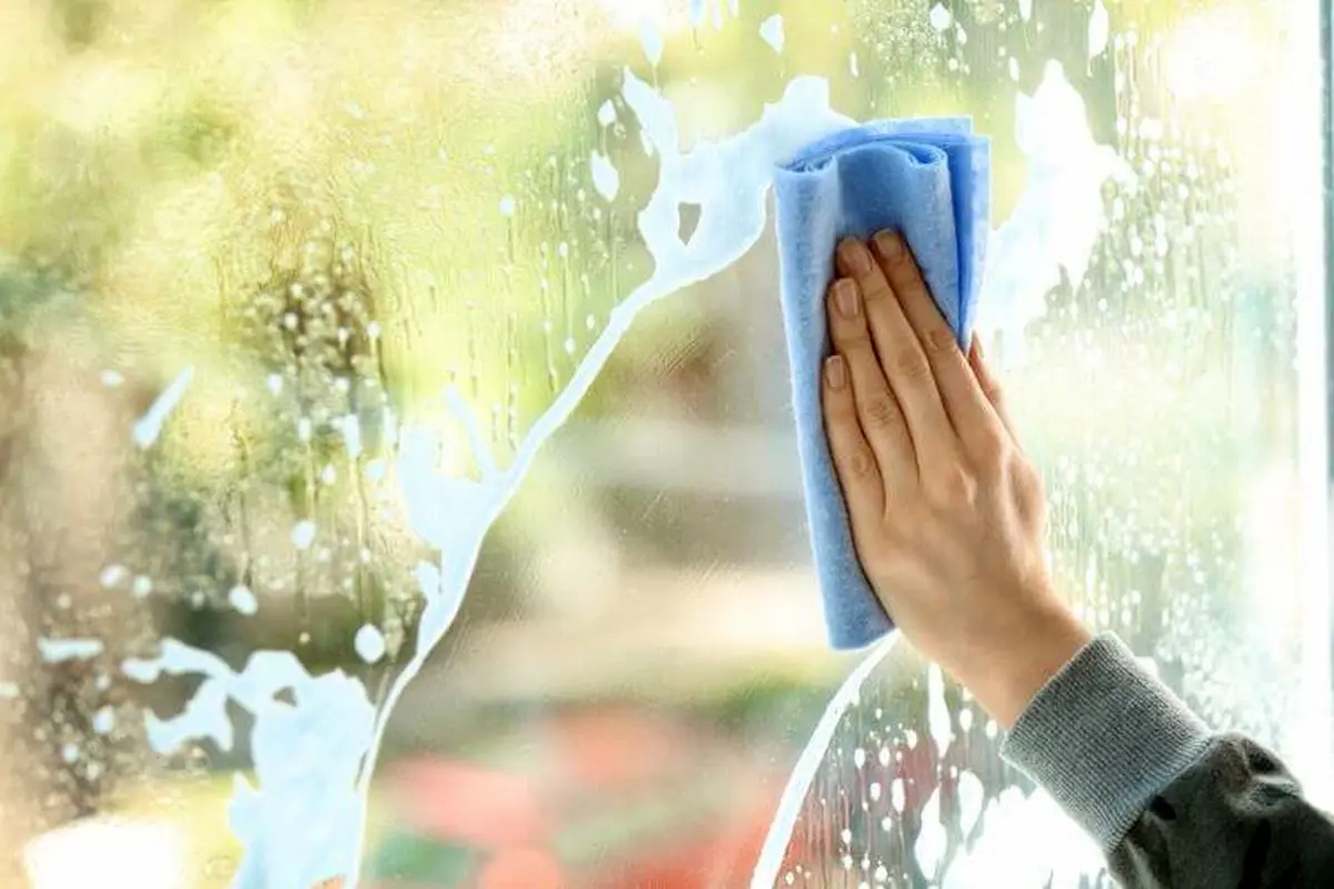 دستمال-میکروفایبر-برای-تمیز-کردن-شیشه