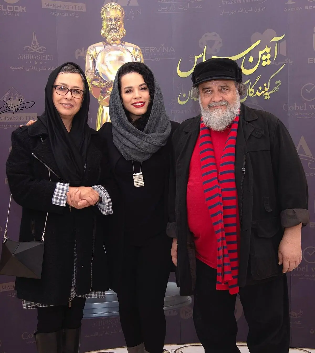 ملیکا شریفی نیا و مادر و پدرش
