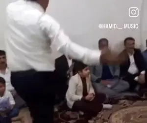 آواز شاد؛ پدر ایرانی دید خیلی تشویق کننده داره رقصشو زد رو دور تندو گرد وخاک بپا کرد