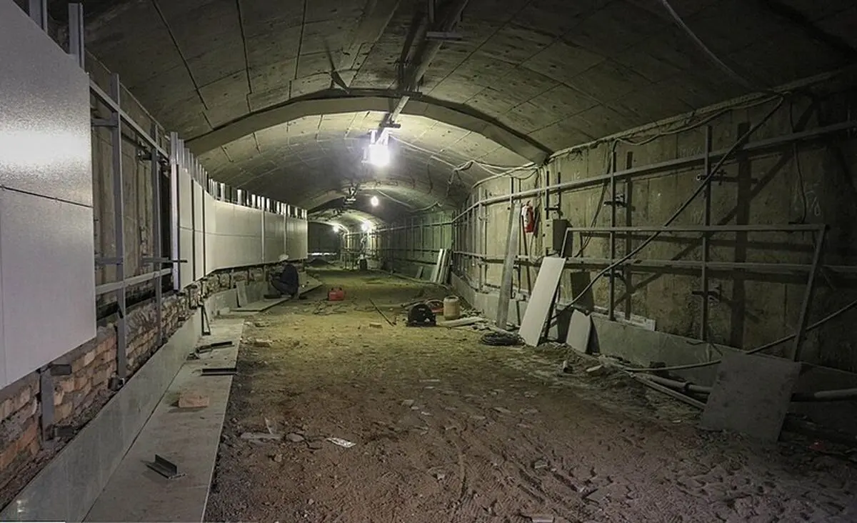 800px-Karaj_metro_under_construction_2019-12-18_02