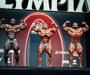 فوری / گرگ پارسی ساندرو مستر المپیا را به غول نیجریه ای باخت!