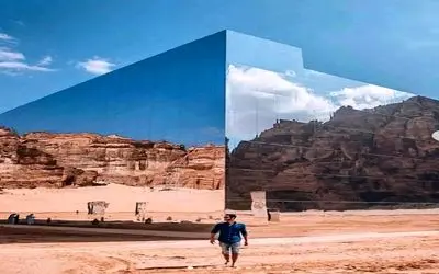 ساخت عربستان؛ بزرگترین سازه آینه ای دنیارو ساختن نگاهش میکنن گردنشون 180درجه برمیگرده