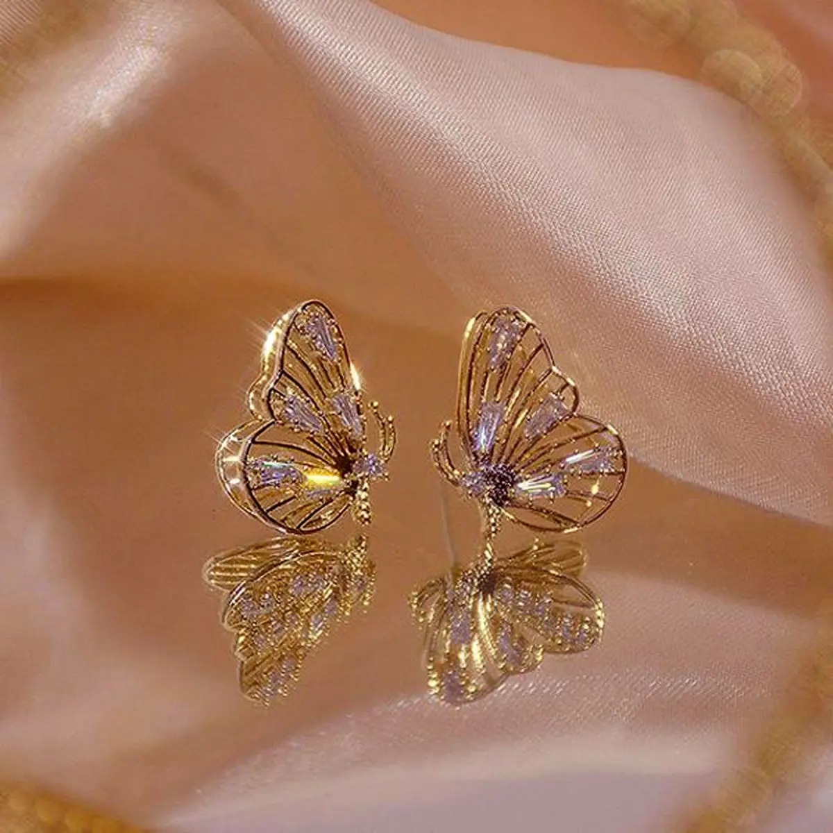 gold-butterfly-earring-model-13