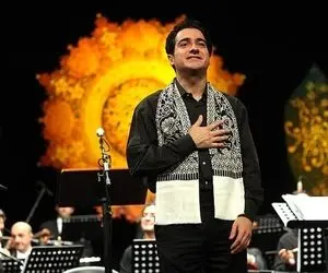 آواز همایونی؛ اجرای بی نظیر همایون شجریان جلو حضار میلیونی که فی البداهه میخونه زیبا