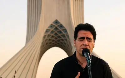 آواز اصیل؛ ذوق همایون شجریان برای کنسرت رایگانش دور میدان آزادی با موتور چرخید و خوند