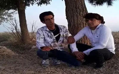 آواز اشکی؛ اونی که داره میخونه رو بیخیال چرا پیرهن سفیده تاکسیدرمی شده خشکیده