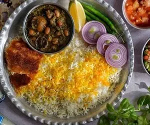 آشپزی حرفه ای؛ با این دستور یه قورمه سبزی محشر بپز که تا سر کوچه عطر و بوش بپیچه