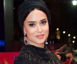 معماری خلاقانه؛ چیدمان متین و موقر خونه پریناز ایزدیار که مثل شخصیتش میمونه کلاس بالا