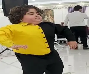 آواز محلی؛ پسربچه گرد و قلمبه یه رقص شکم بانمکی میره چشات اکلیلی میشه با دیدنش