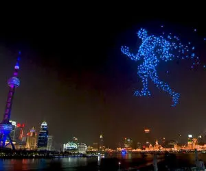 (عکس) تصاویر زیبا و باشکوه از چراغانی آسمان لندن