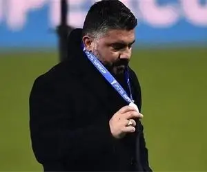 دلداری سرمربی از مهاجم خطا کار