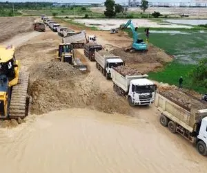 ساخت و سازهای کبیر؛ بولدزر و ماشین های عظیم تنگه بین دو رودخانه مرتفع رو اتوبان میکنن
