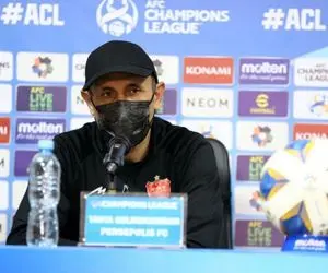 وقتی گل محمدی در بازی با استقلال تاجیکستان از چمن شکایکت داره