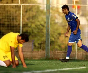 بازیکن استقلال برای دریافت رضایت نامه به باشگاه رفت؟