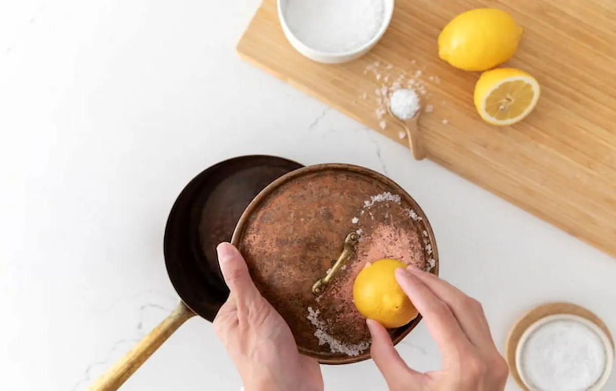 cleanig-back-of-the-pot-02