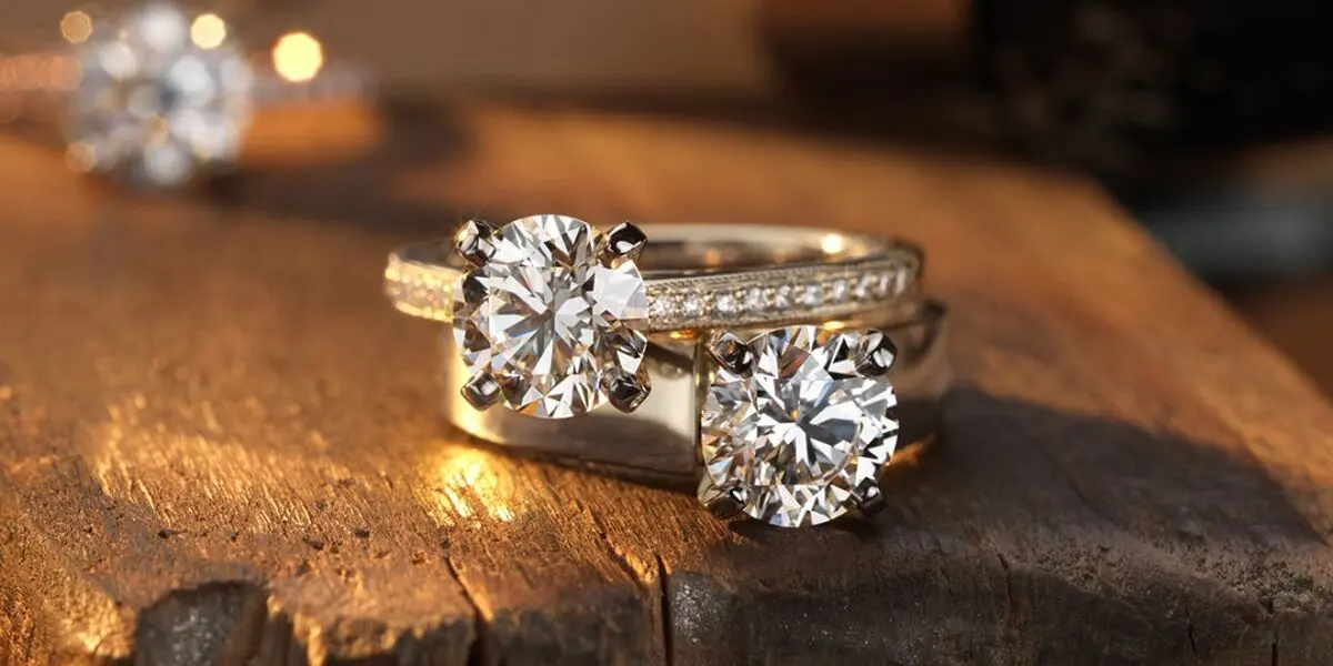 10-122312-everything_guys_need_to_know_when_buying_their_girlfriend_an_engagement_ring