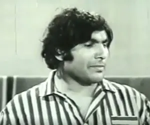 آواز شاد؛ آغاسی تو زندان با لباس راه راه دورهمی پیش رفقاش میخونه و میرقصه