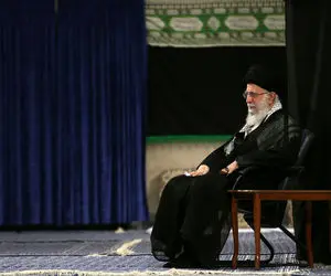 حضور رهبر معظم انقلاب در مراسم شب عاشورا در حسینیه امام خمینی