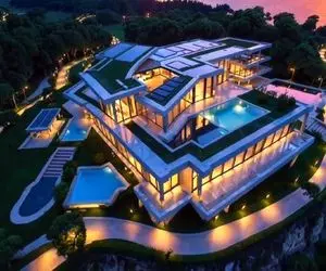 معماری خلاقانه؛ ویلای اعیونی درندشت ساخته با پله اعیونی هر طبقه استخر و پارکینگ داره 