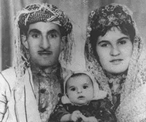 آواز جیگرسوز؛ حسن زیرک کنار همسر و بچش با صدای بهشتیش با سوز کؤلوانة هةولیریة رو خوند