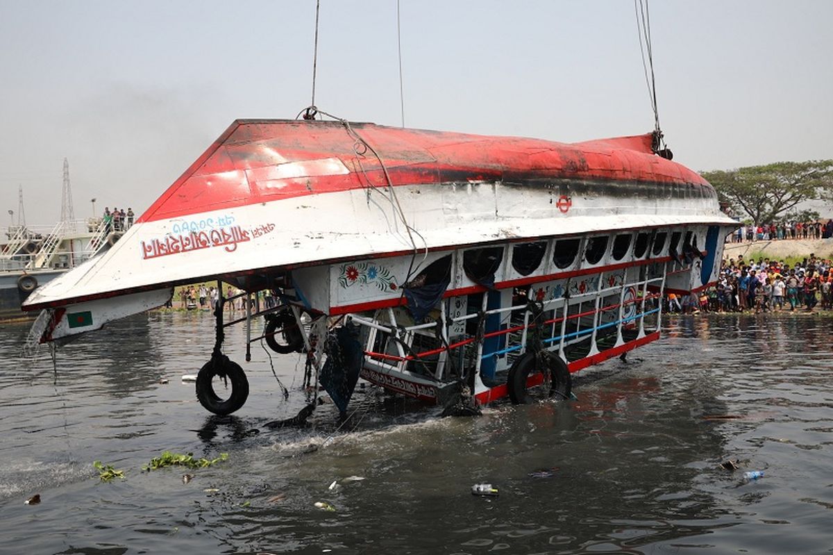 Bangladesh-ferry-crash-2