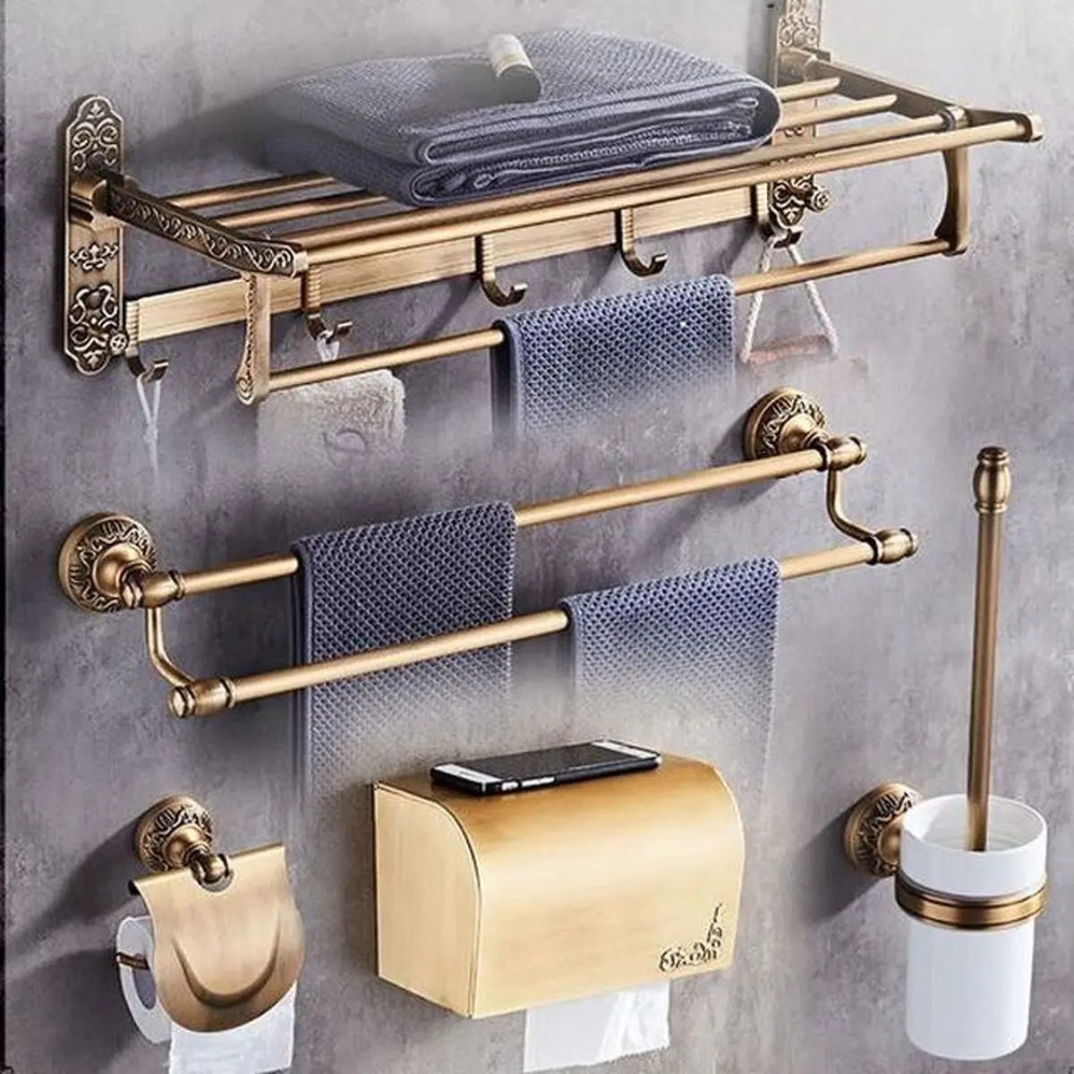 golden-toilet-accessory-model-4