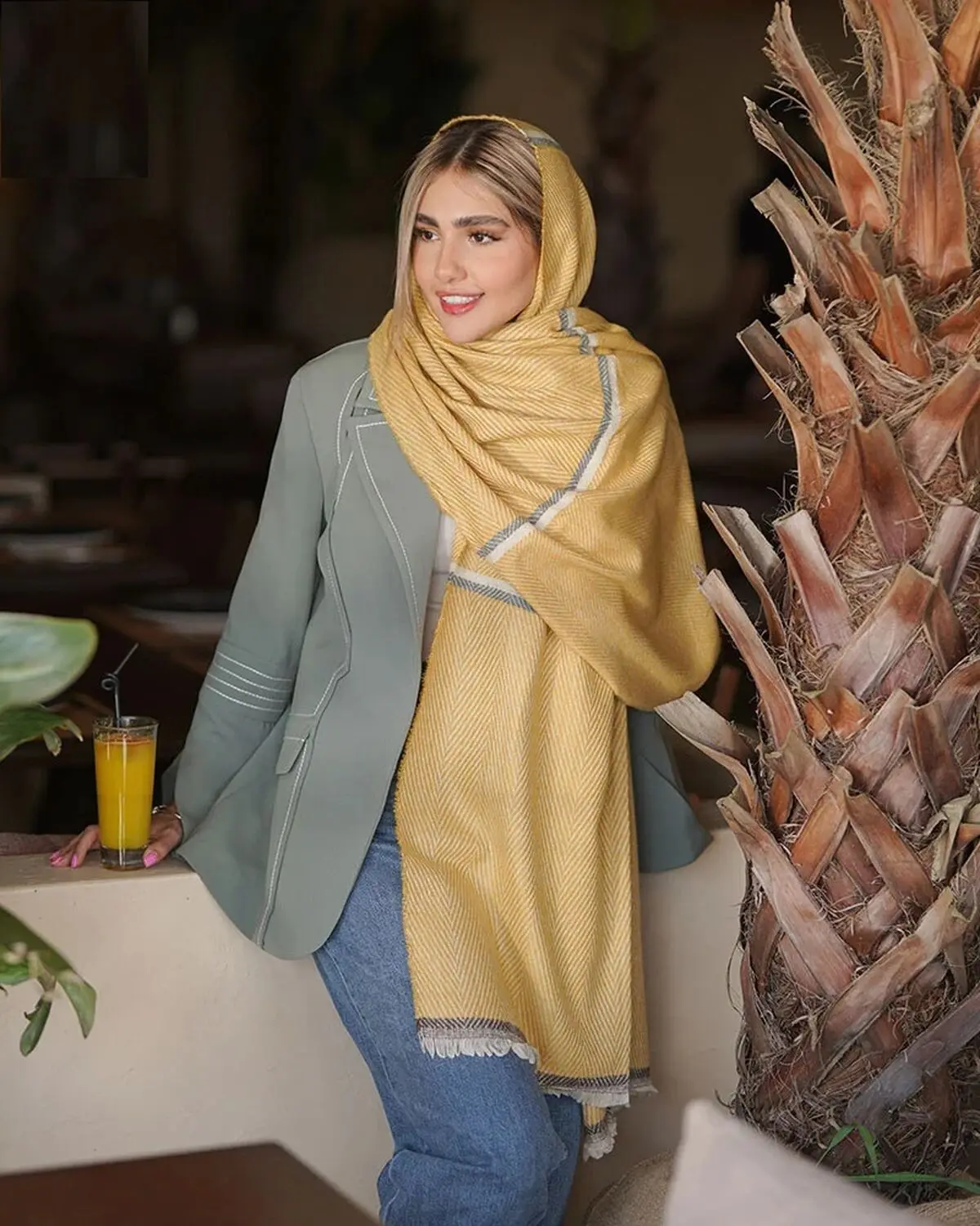 بهترین رنگ شال برای افراد دارای پوست گندمی
