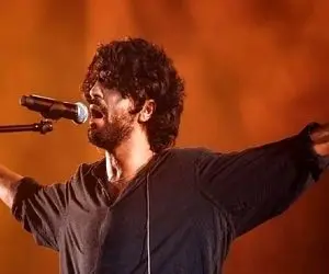 آواز احساسی؛ جو سنگین کنسرت عرفان طهماسبی داره هوار هوارم میخونه سالن عین برا ادل شده