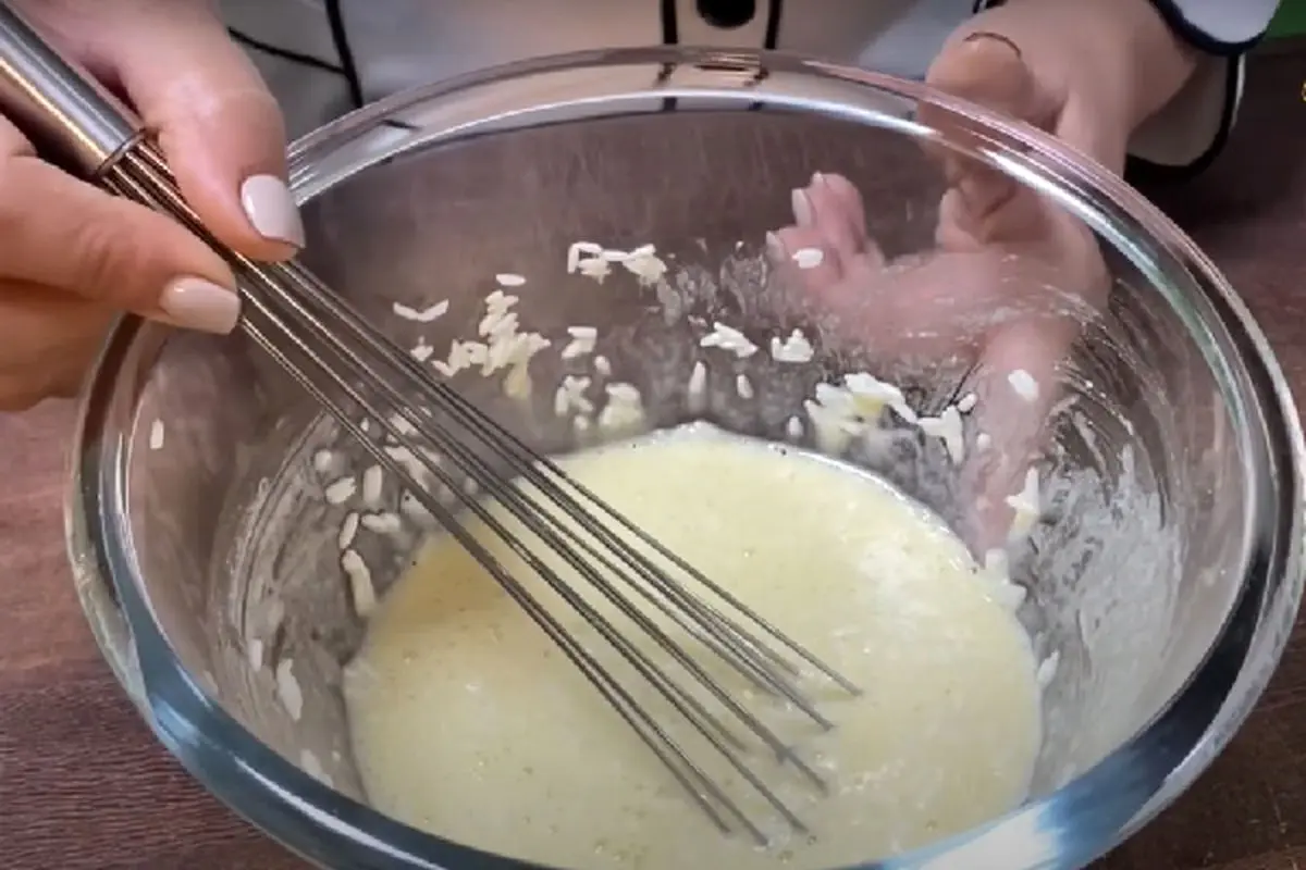 preparing-mix-of-flour-and-rice-for-ash-doogh