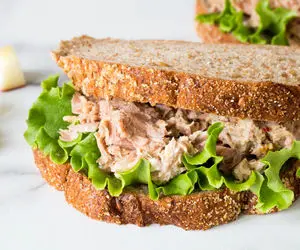 طرز تهیه کاناپ تن ماهی؛ فینگرفودی جذاب و خوشمزه