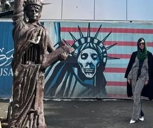 چه کسی ویتنی رایت بازیگر فیلم های مستهجن را به ایران دعوت کرد؟