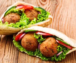 آشپزی حرفه ای؛ طرز تهیه ساندویچ فلافل خوشمزه اینجوری بپز خمیر نمیشه خشک و سفتم نمیشه