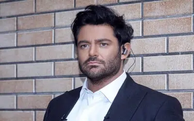 آواز احساسی؛ رضا گلزار برای آیسان چشم تو چشم چه آوازی خوند دلت هوایی میشه